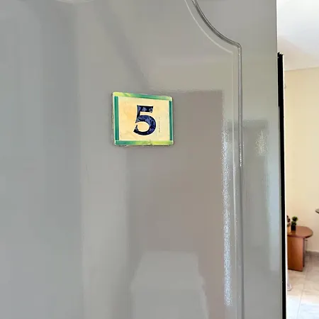 Nikolas 3* Límni