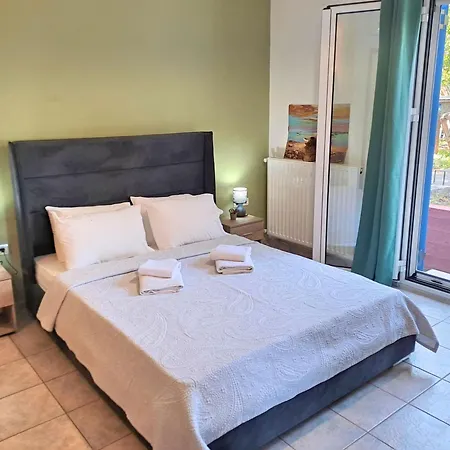 Nikolas Aparthotel 3*