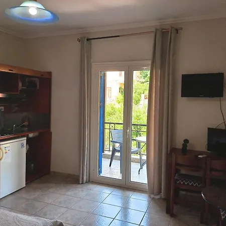 Nikolas Aparthotel Límni