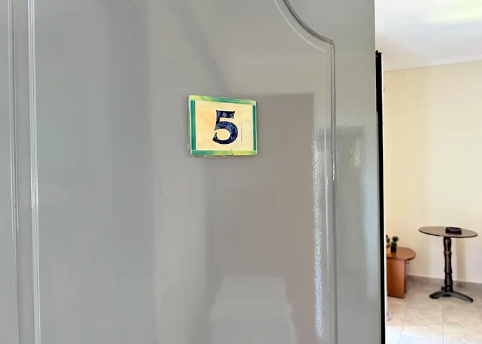 Nikolas 3* Λίμνη